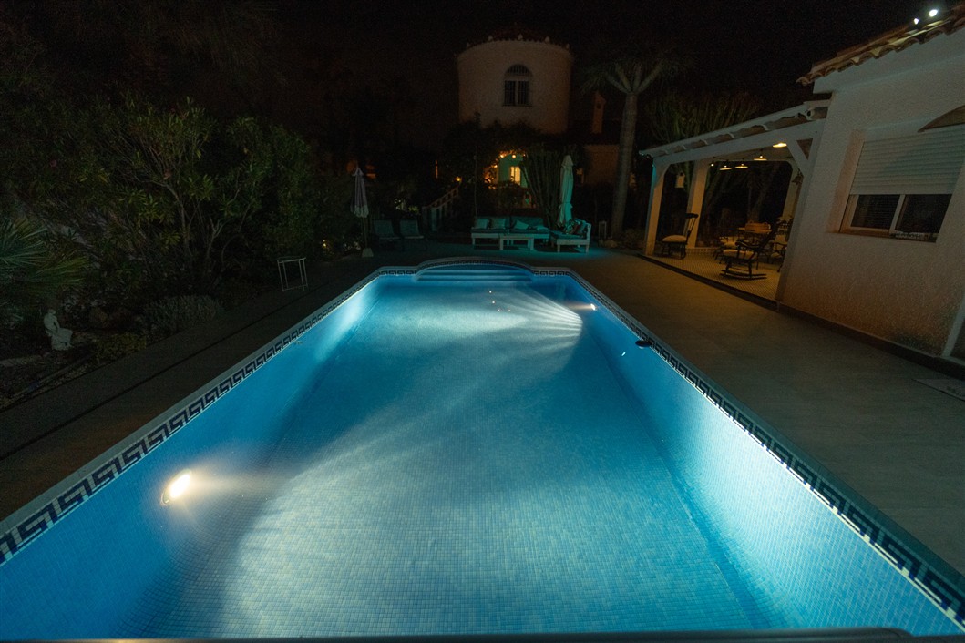 EKSKLUSIV RENOVERT VILLA MED BASSENG OG UTSIKT I LA SIESTA, TORREVIEJA