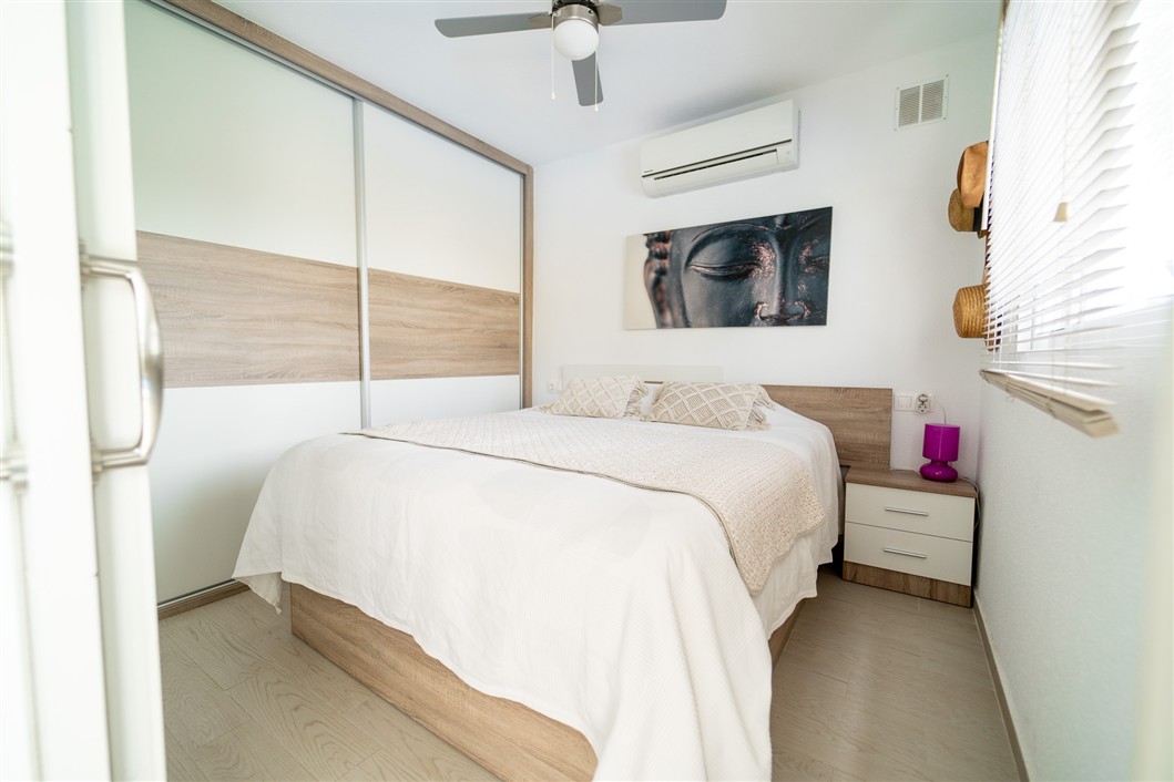 EKSKLUSIV RENOVERT VILLA MED BASSENG OG UTSIKT I LA SIESTA, TORREVIEJA