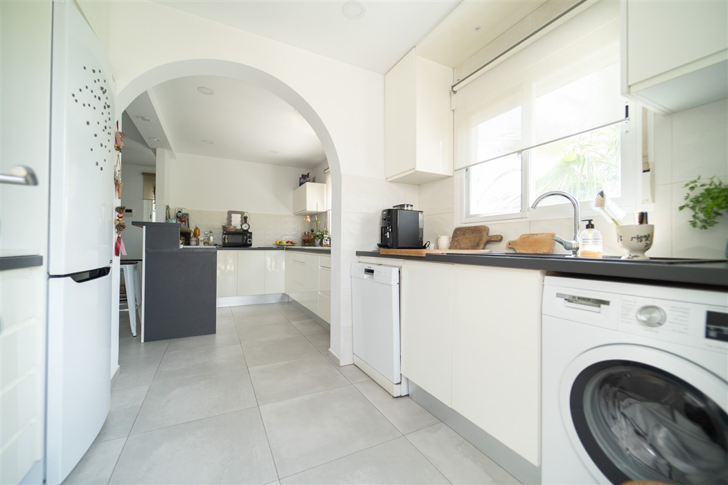 EKSKLUSIV RENOVERT VILLA MED BASSENG OG UTSIKT I LA SIESTA, TORREVIEJA