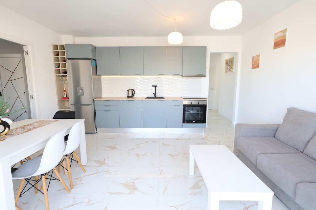 ZREKONSTRUOVANÝ BYT U MOŘE V LA MATA S TERASOU A VÝTAHEM