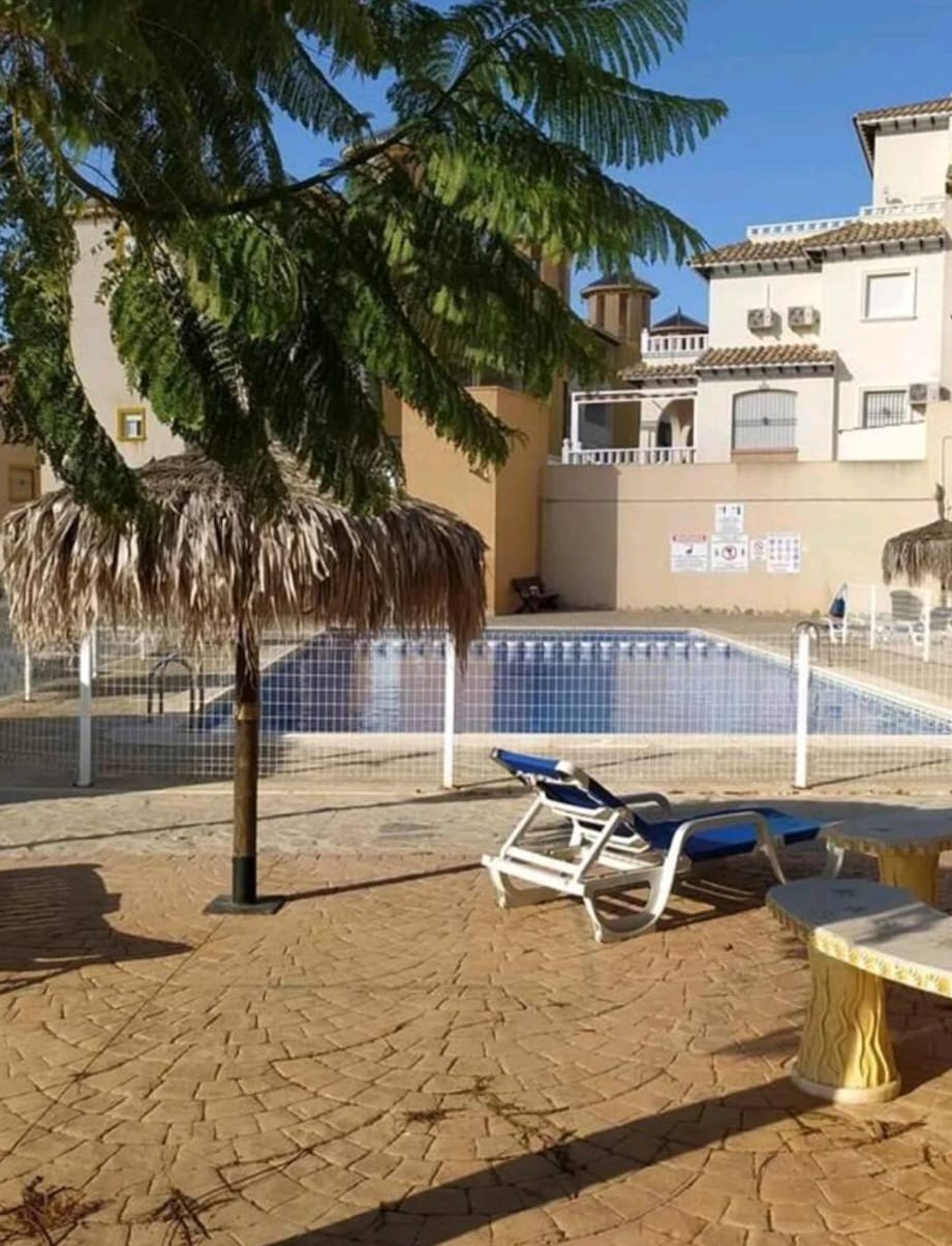 BYT V PŘÍZEMÍ SE ZAHRADOU A BAZÉNEM V LOMAS DE CABO ROIG