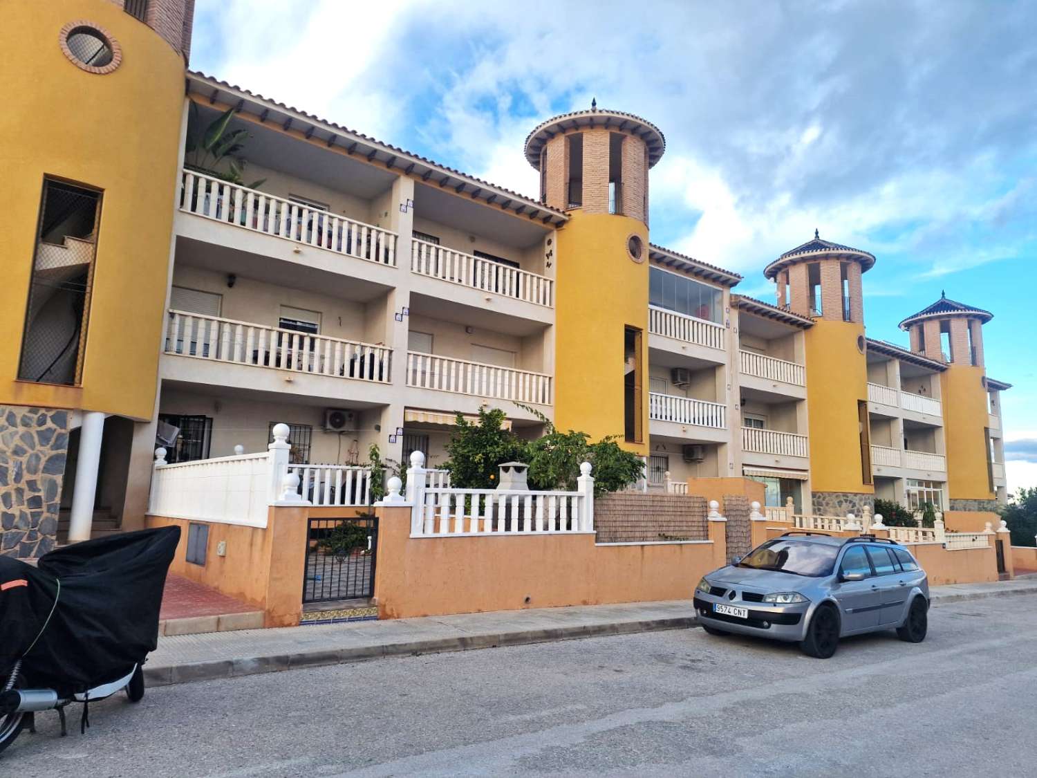 BYT V PŘÍZEMÍ SE ZAHRADOU A BAZÉNEM V LOMAS DE CABO ROIG