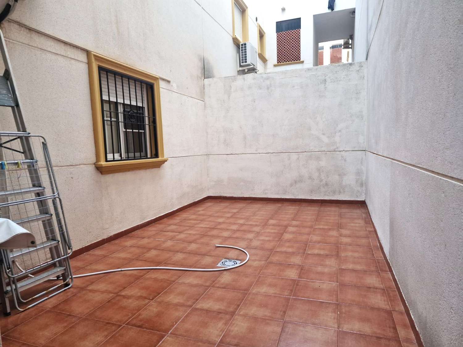 BYT V PŘÍZEMÍ SE ZAHRADOU A BAZÉNEM V LOMAS DE CABO ROIG