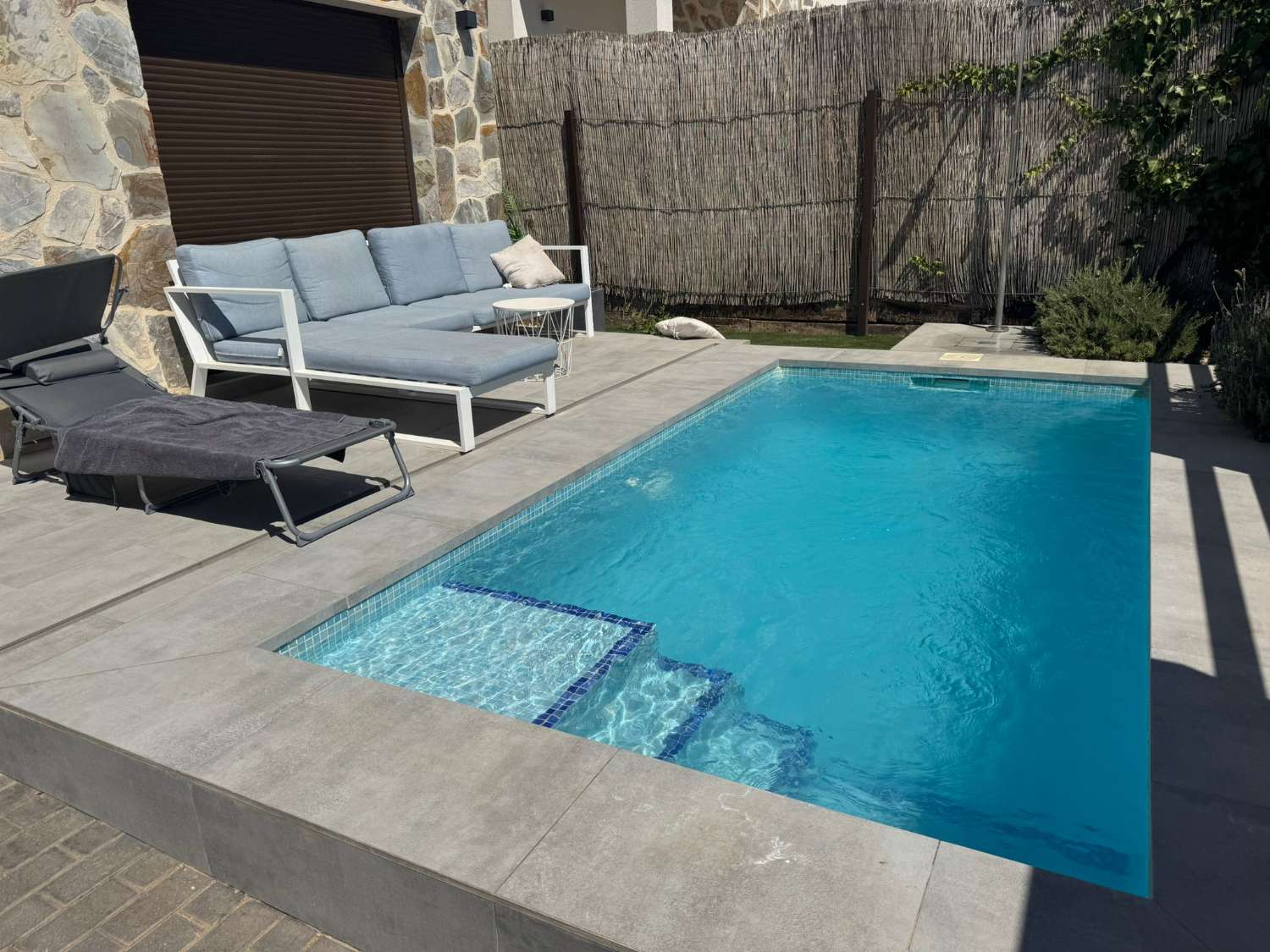 独立别墅，带泳池，潜力巨大，距海200米