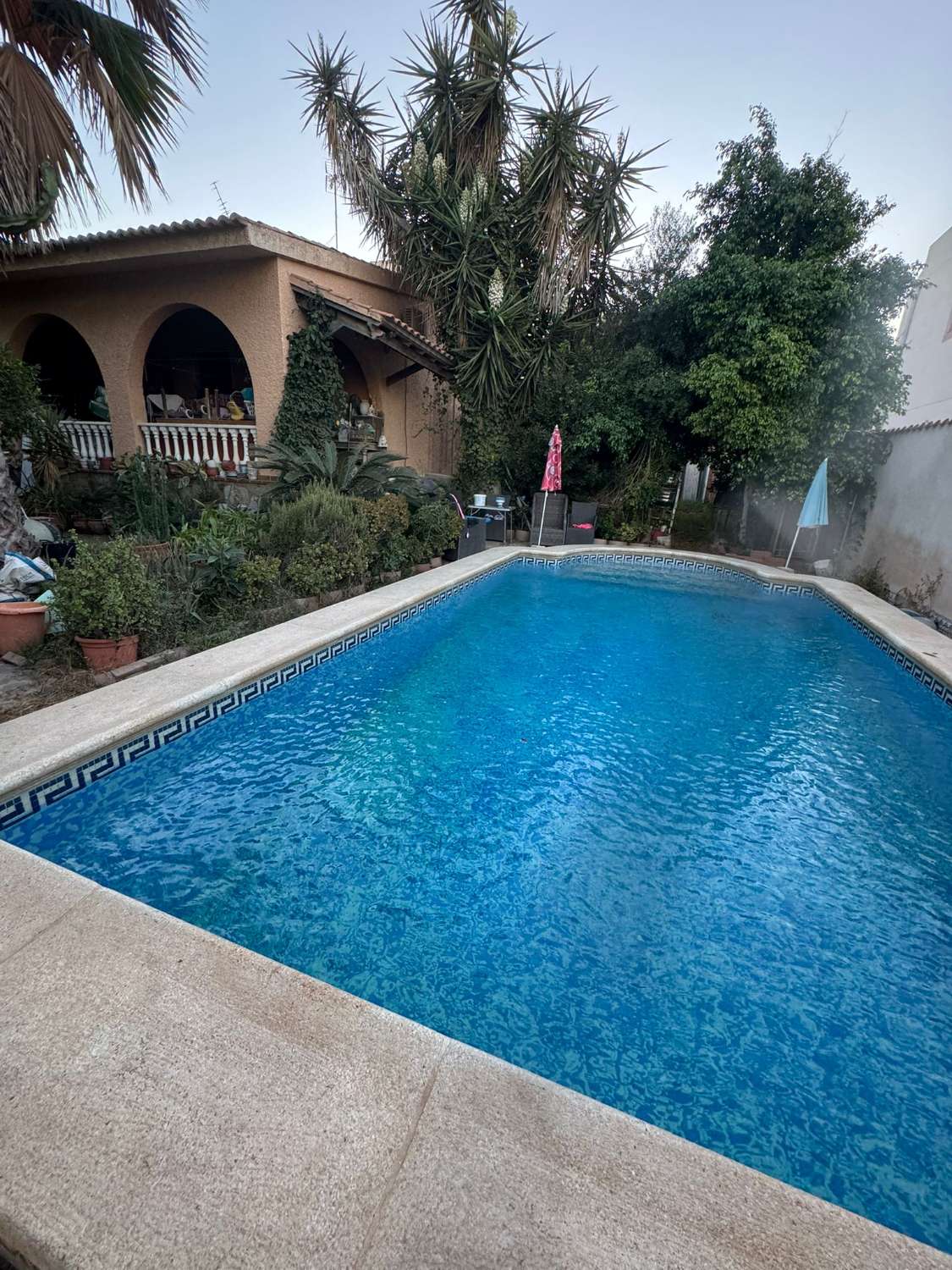 独立别墅，带泳池，潜力巨大，距海200米