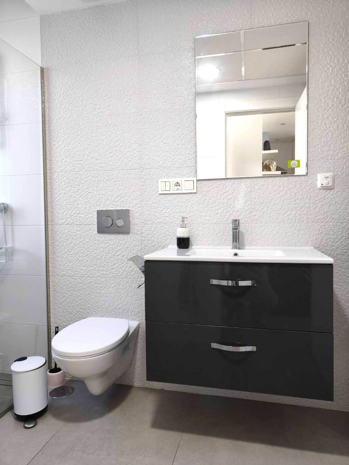 MODERN LUXURY VILLA WITH PRIVATE POOL IN GUARDED URBANIZATION