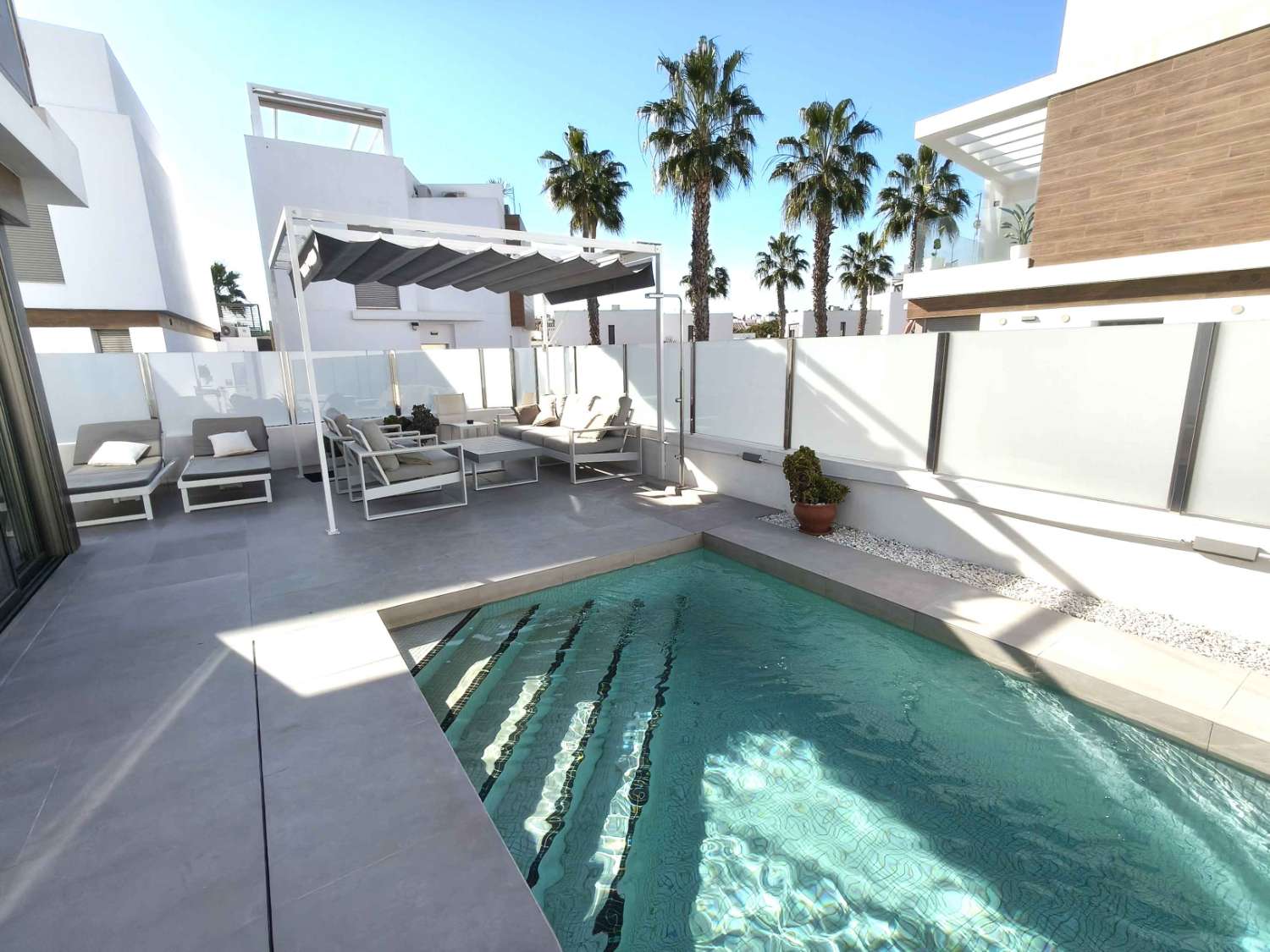 MODERN LUXURY VILLA WITH PRIVATE POOL IN GUARDED URBANIZATION