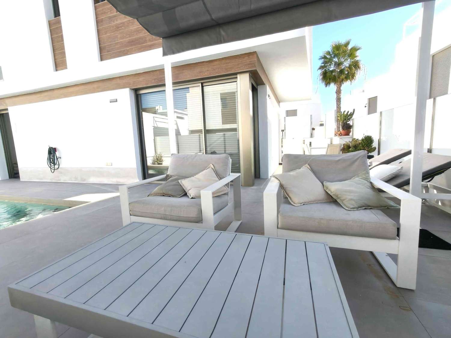 MODERN LUXURY VILLA WITH PRIVATE POOL IN GUARDED URBANIZATION