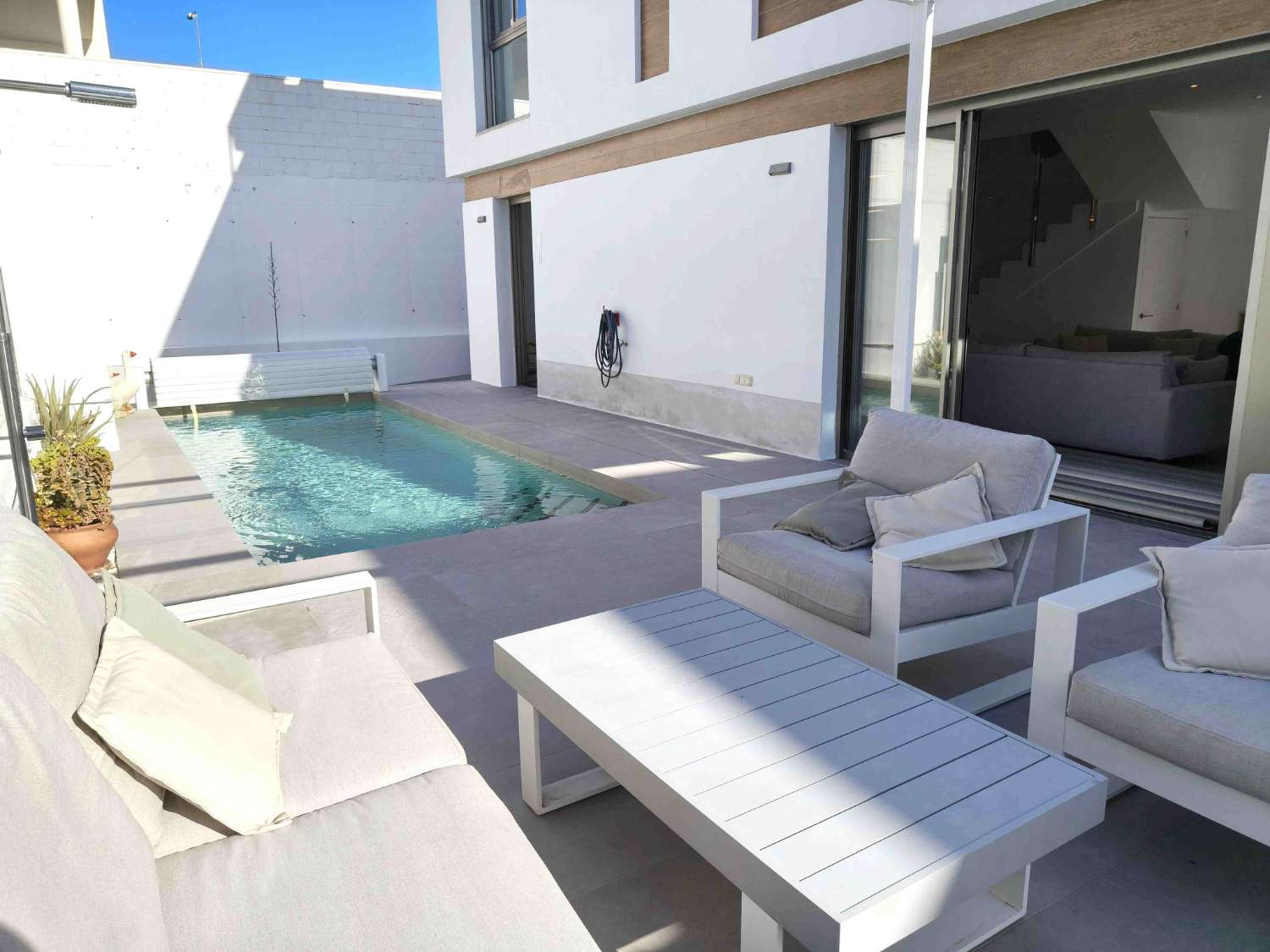 MODERN LUXURY VILLA WITH PRIVATE POOL IN GUARDED URBANIZATION