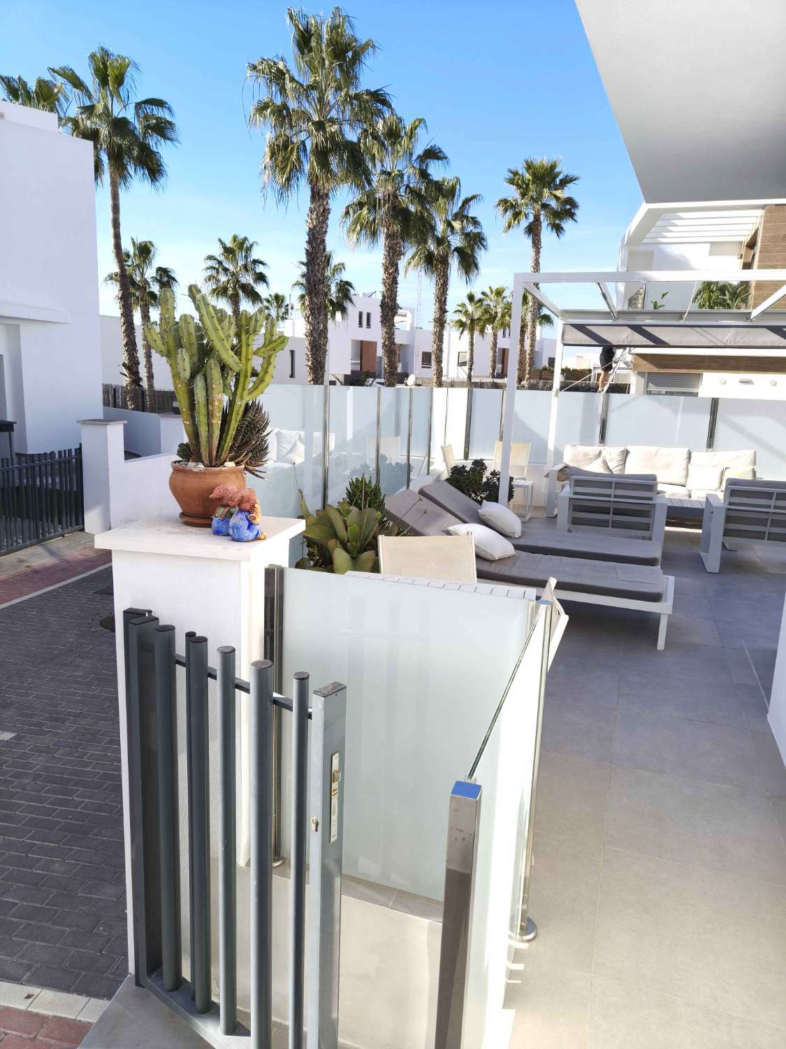 MODERN LUXURY VILLA WITH PRIVATE POOL IN GUARDED URBANIZATION