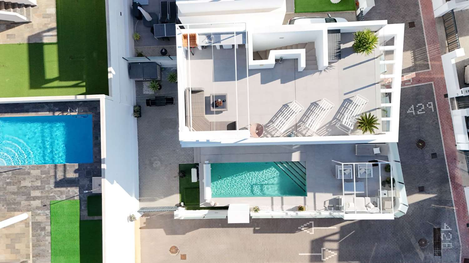 MODERN LUXURY VILLA WITH PRIVATE POOL IN GUARDED URBANIZATION