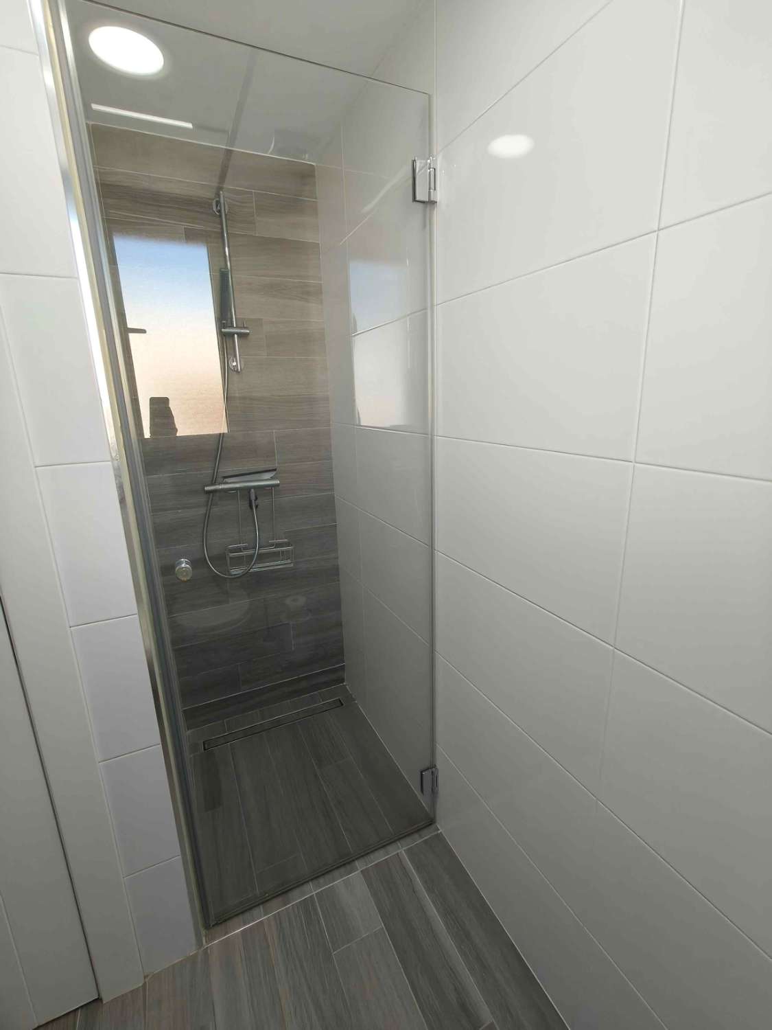 MODERN LUXURY VILLA WITH PRIVATE POOL IN GUARDED URBANIZATION