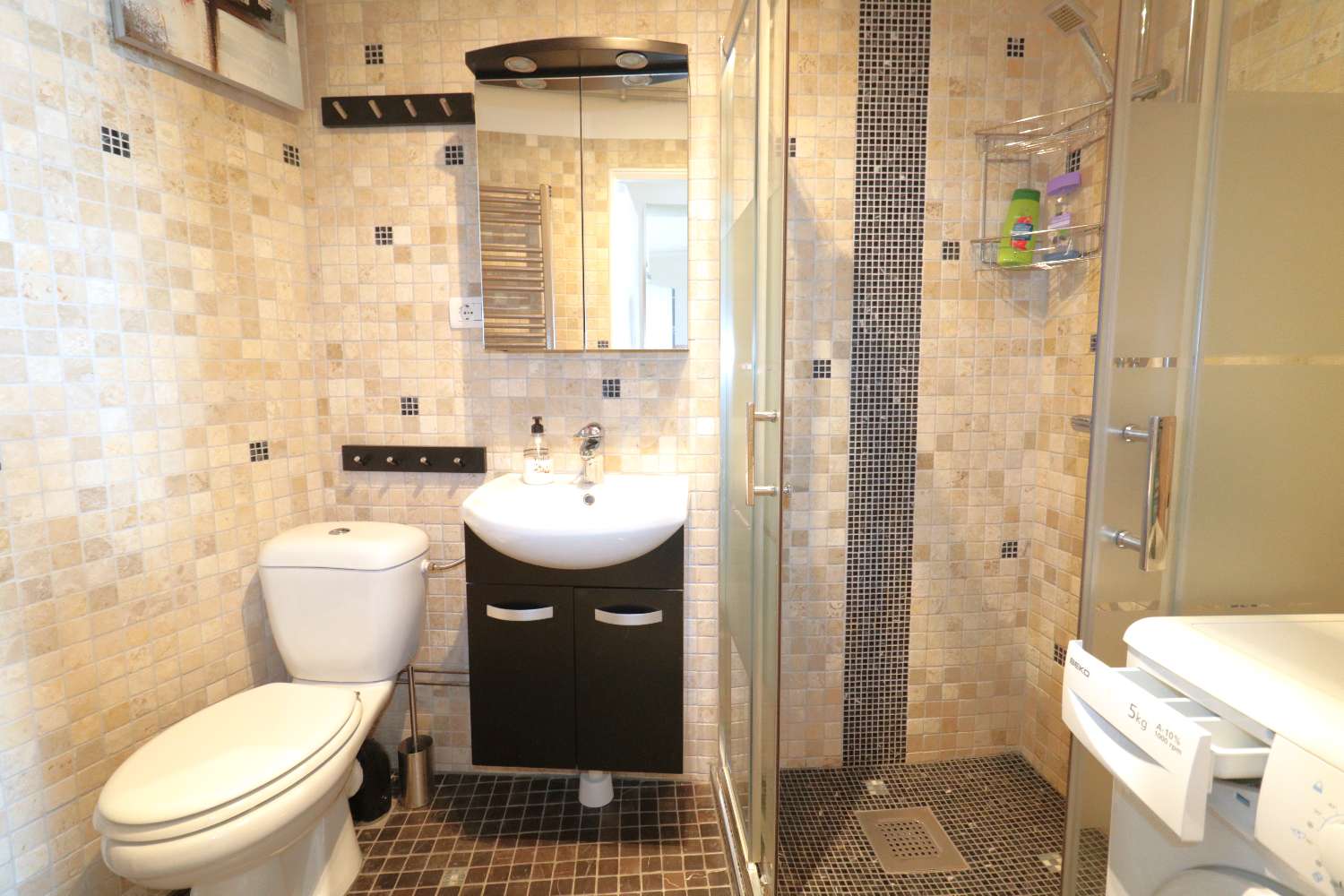 EXKLUZIVNÍ ZREKONSTRUOVANÝ BYT U PLÁŽE S VÝHLEDEM NA MOŘE V EL ACEQUIÓN, TORREVIEJA