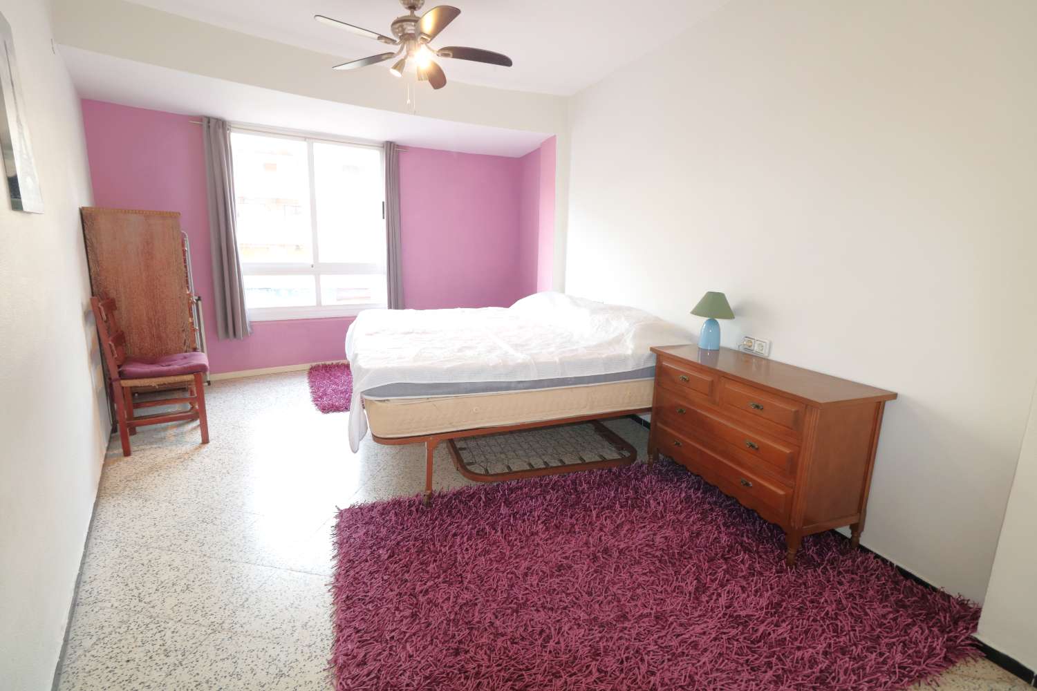 EXKLUZIVNÍ ZREKONSTRUOVANÝ BYT U PLÁŽE S VÝHLEDEM NA MOŘE V EL ACEQUIÓN, TORREVIEJA