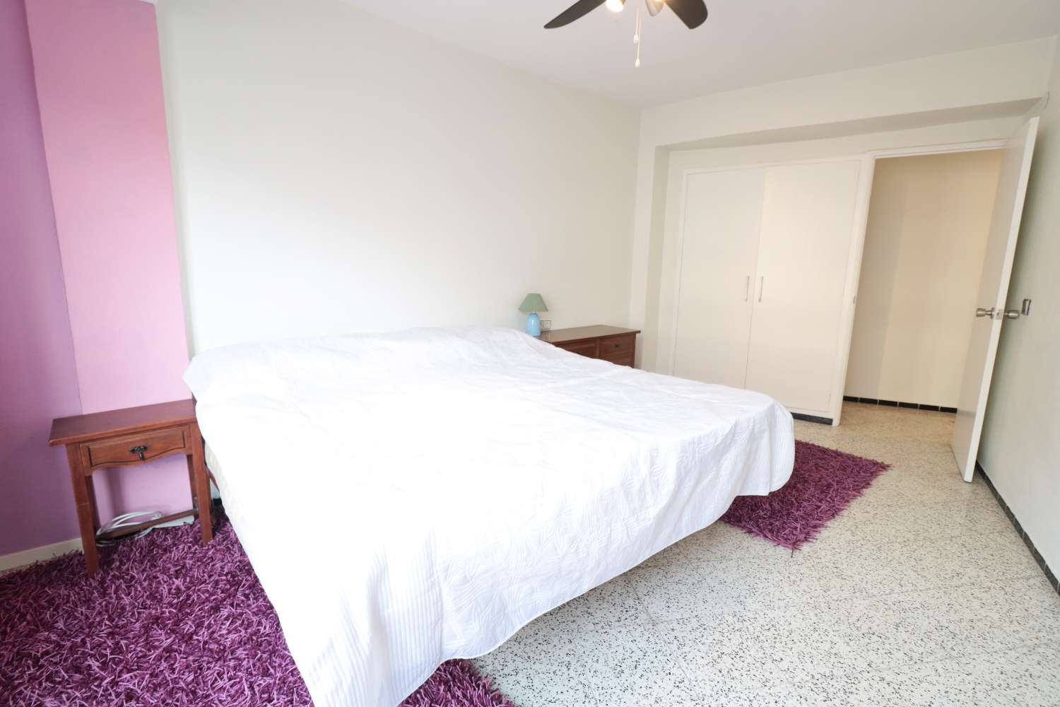 EXKLUZIVNÍ ZREKONSTRUOVANÝ BYT U PLÁŽE S VÝHLEDEM NA MOŘE V EL ACEQUIÓN, TORREVIEJA