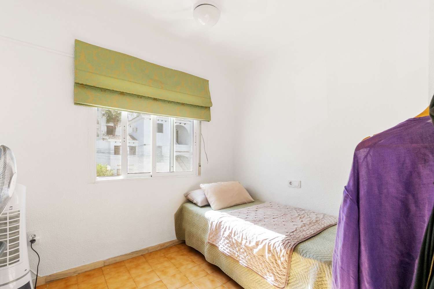 RÆKKEHUS I CALAS BLANCAS TÆT PÅ STRANDEN OG CENTRUM AF TORREVIEJA