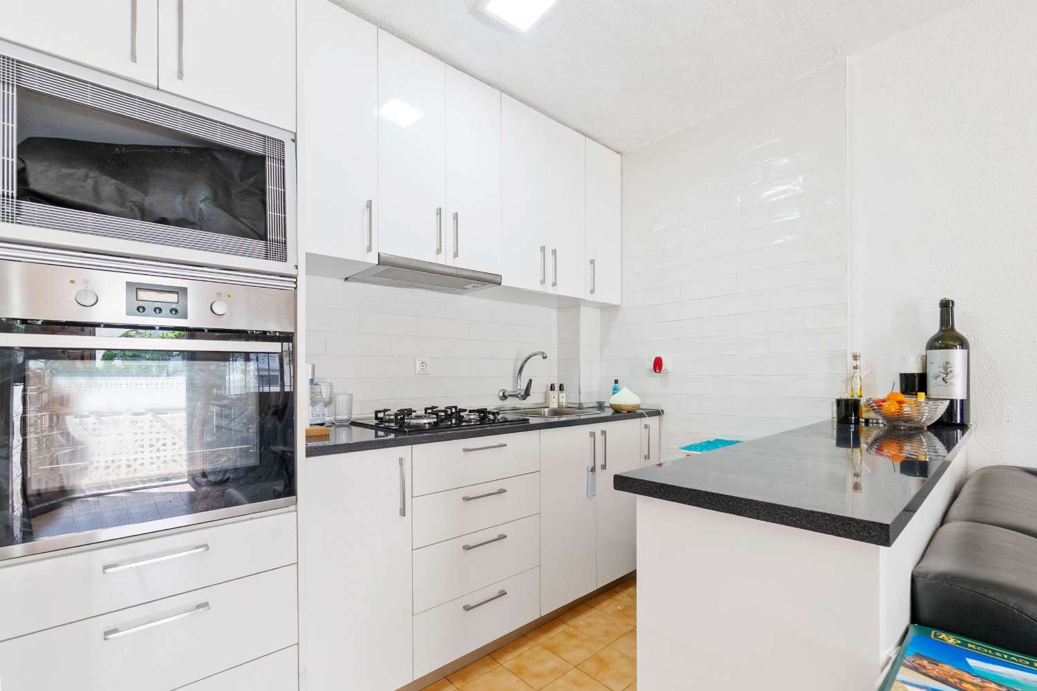 RÆKKEHUS I CALAS BLANCAS TÆT PÅ STRANDEN OG CENTRUM AF TORREVIEJA