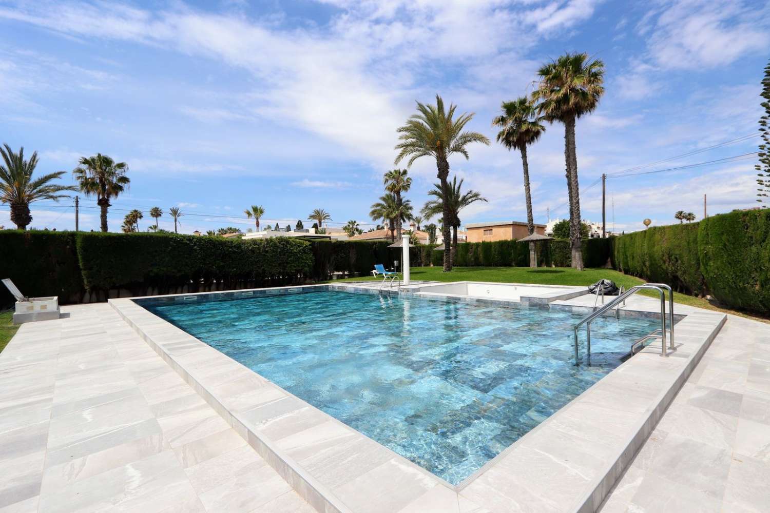 1ST LINE SEA APARTMENT MED FANTASTISK UDSIGT OG STOR TERRASSE I PLAYA FLAMENCA