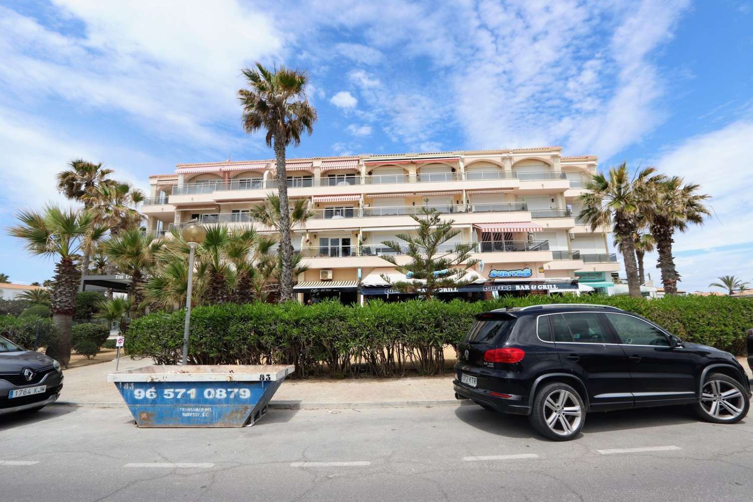1ST LINE SEA APARTMENT MED FANTASTISK UDSIGT OG STOR TERRASSE I PLAYA FLAMENCA