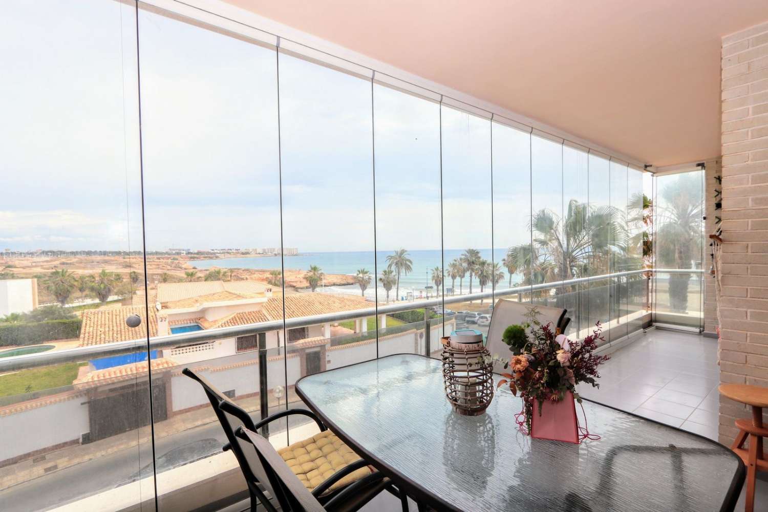 1ST LINE SEA APARTMENT MED FANTASTISK UDSIGT OG STOR TERRASSE I PLAYA FLAMENCA