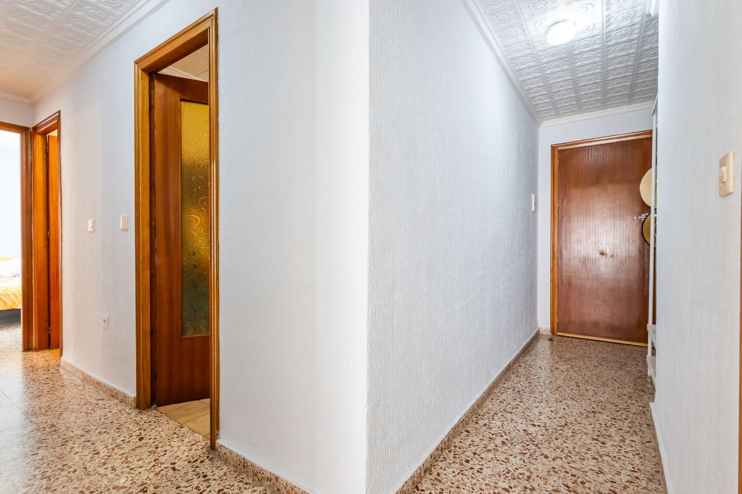 BYDLÍ 250 METRŮ OD MOŘE: PROSTORNÝ TŘÍPOKOJOVÝ BYT V TORREVIEJI