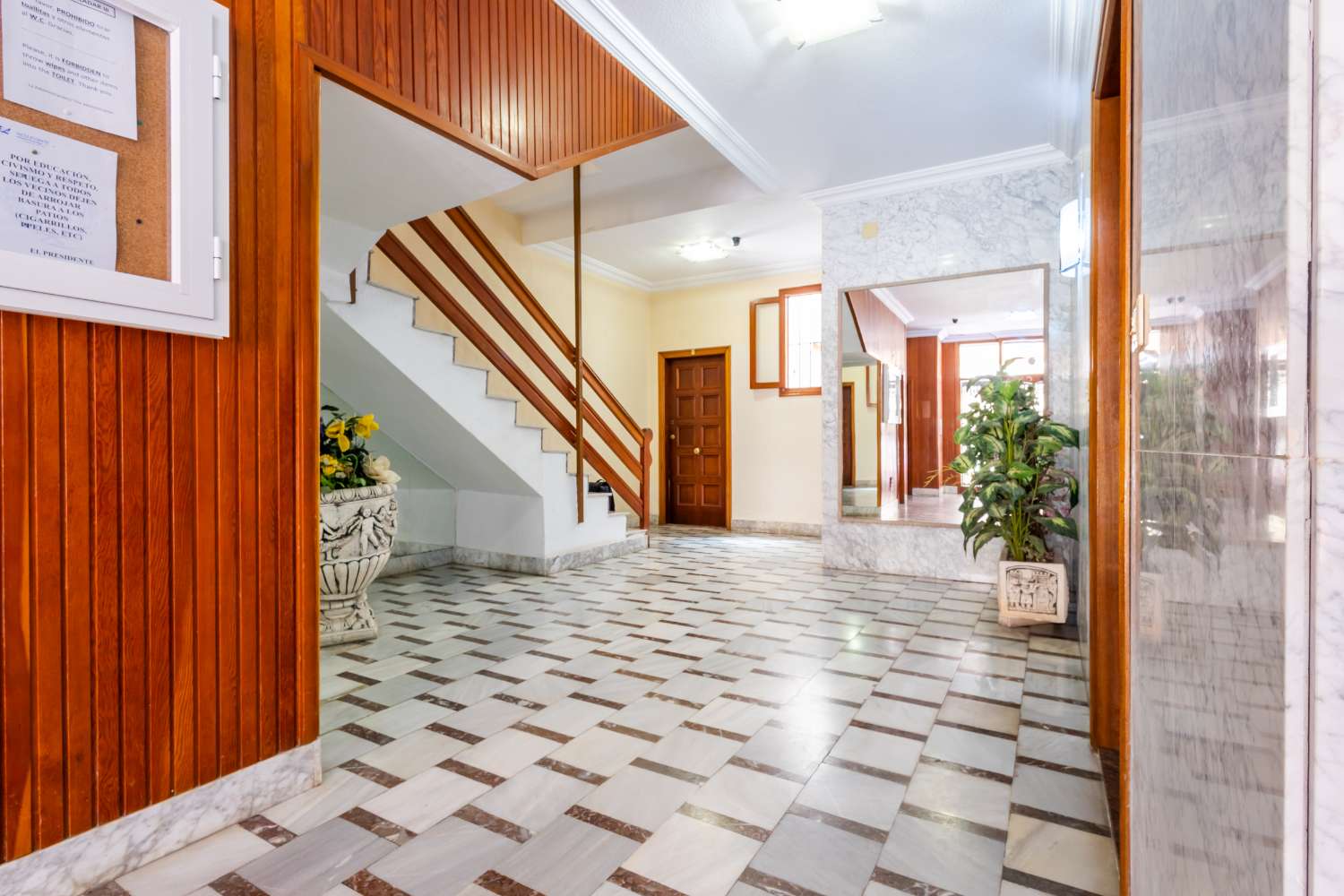 BYDLÍ 250 METRŮ OD MOŘE: PROSTORNÝ TŘÍPOKOJOVÝ BYT V TORREVIEJI