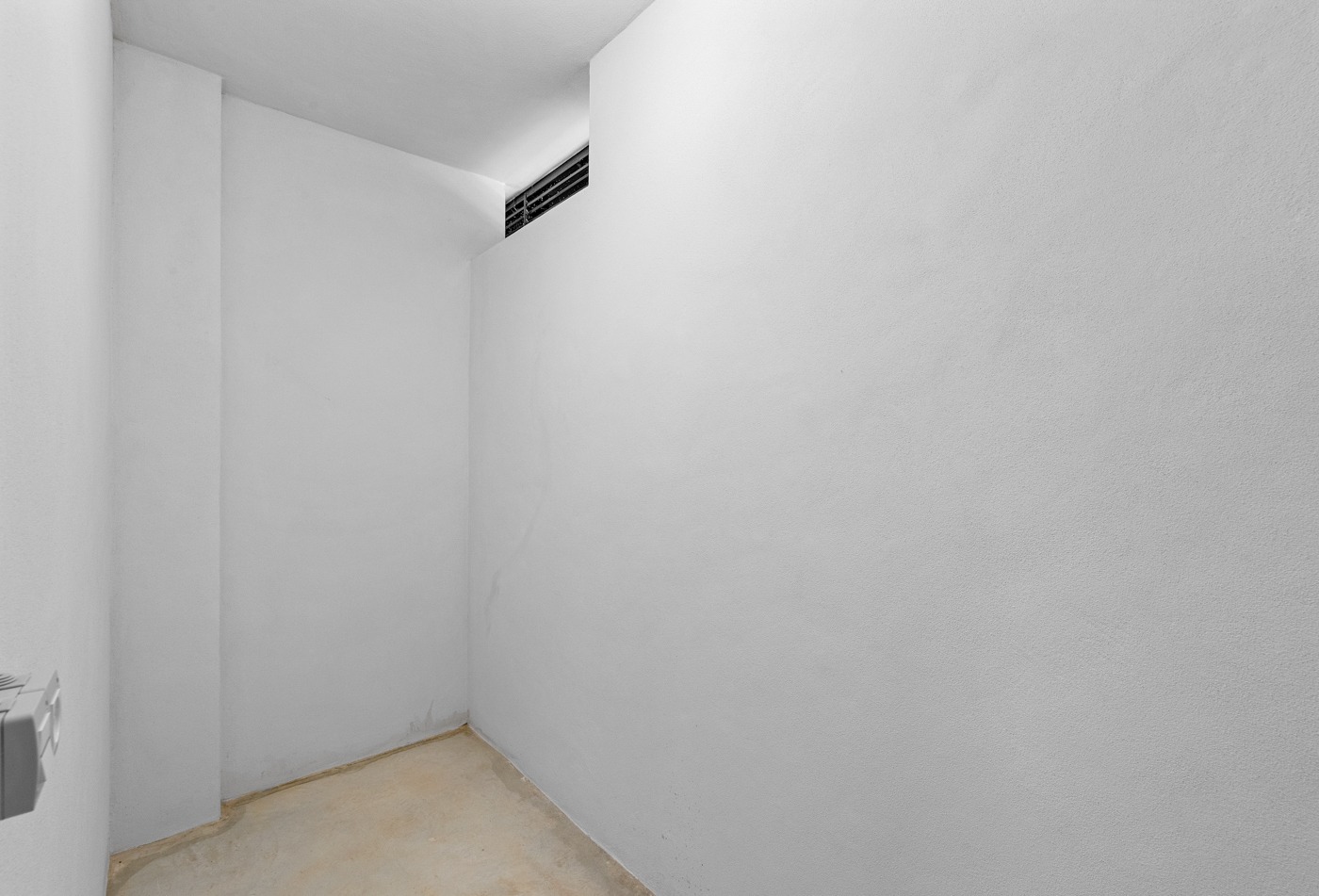 EXKLUZIVNĚ NOVÝ PENTHOUSE VE VILLAMARTINU S PRIVÁTNÍM SOLÁRIEM