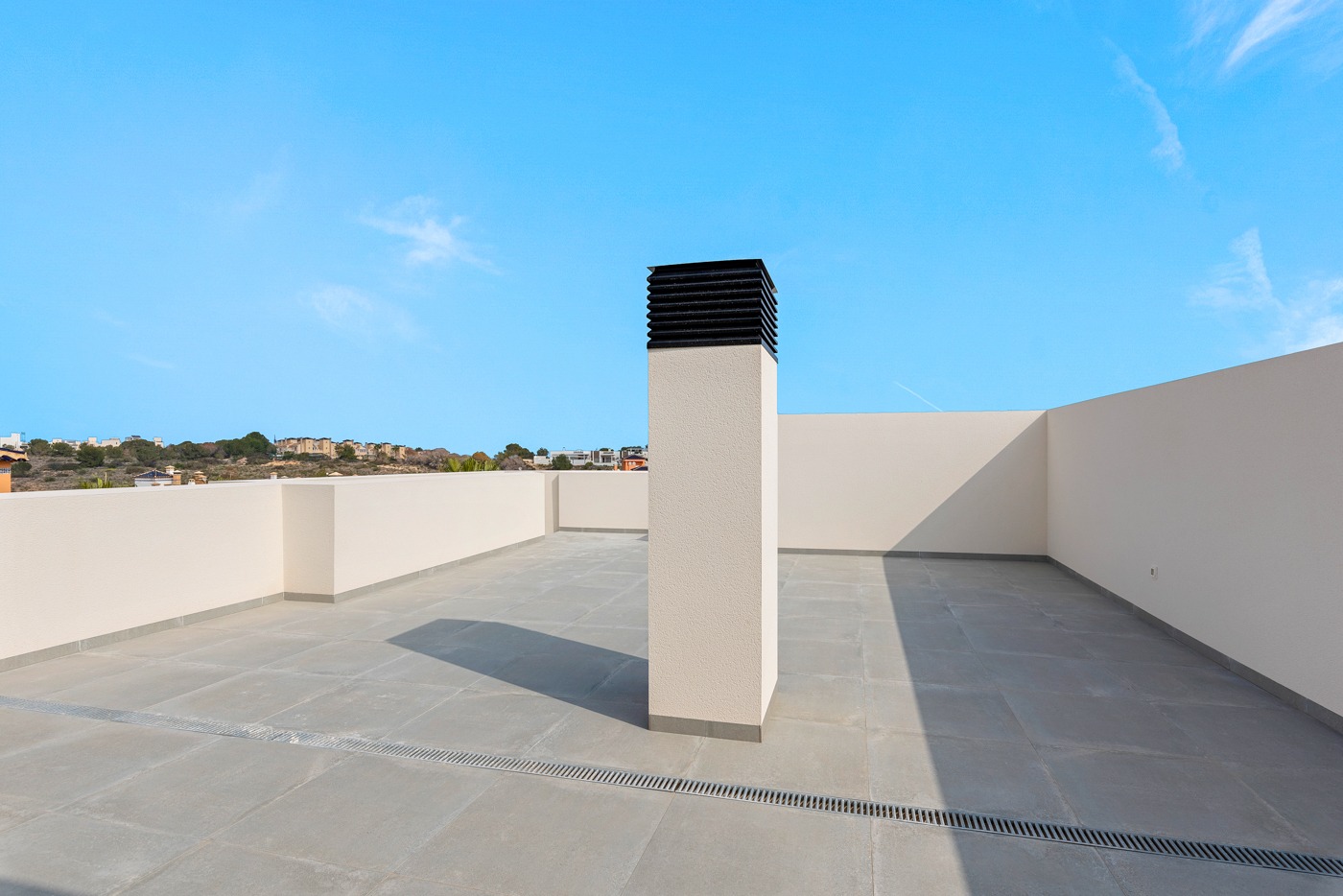 EXKLUZIVNĚ NOVÝ PENTHOUSE VE VILLAMARTINU S PRIVÁTNÍM SOLÁRIEM