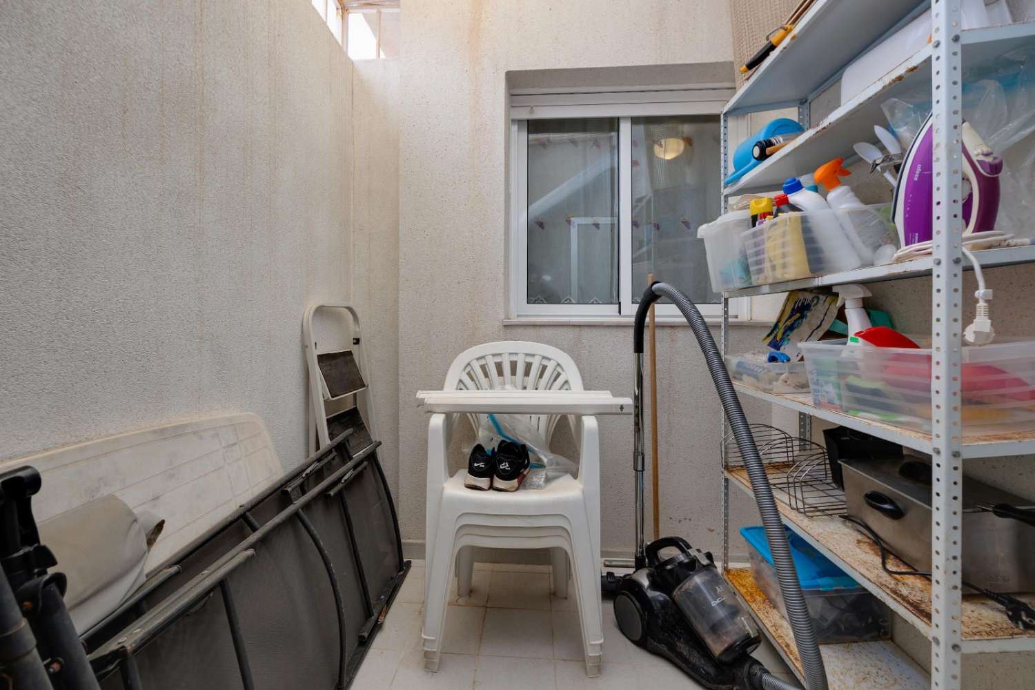 BUNGALOW EN PLANTA BAJA CON JARDÍN Y PISCINA COMUNITARIA