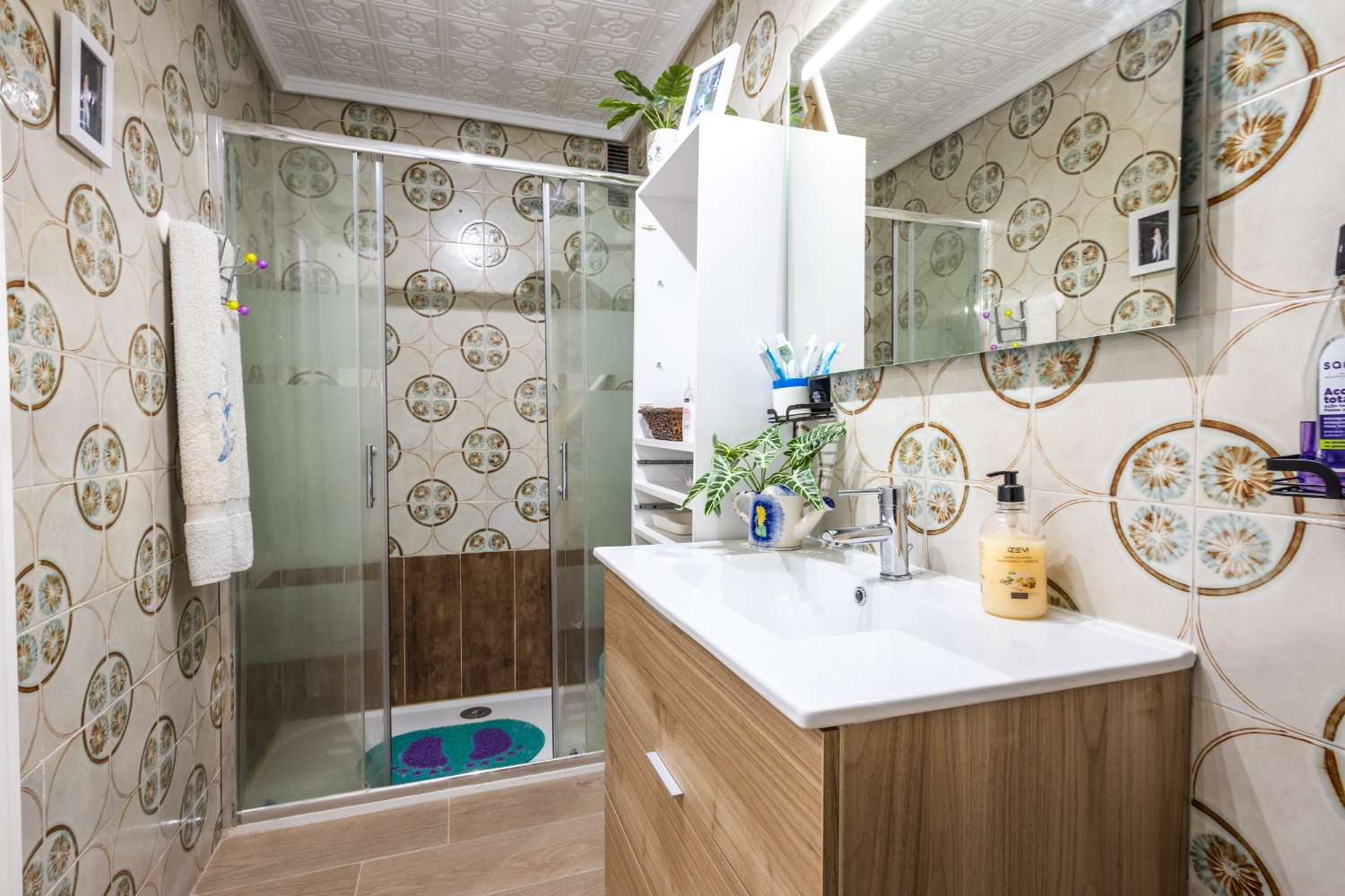 VIVIENDA REFORMADA A 50 M DE LA PLAYA DEL ACEQUIÓN: LUZ, AMPLITUD Y TERRAZA CON VISTAS AL MAR