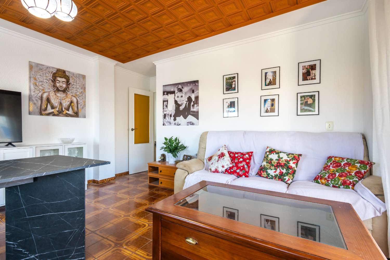 VIVIENDA REFORMADA A 50 M DE LA PLAYA DEL ACEQUIÓN: LUZ, AMPLITUD Y TERRAZA CON VISTAS AL MAR