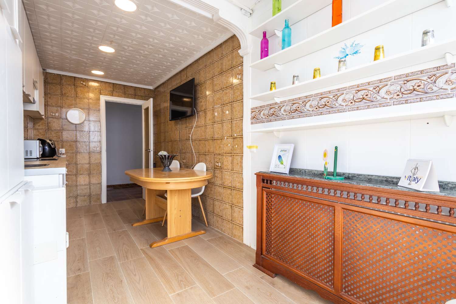 VIVIENDA REFORMADA A 50 M DE LA PLAYA DEL ACEQUIÓN: LUZ, AMPLITUD Y TERRAZA CON VISTAS AL MAR