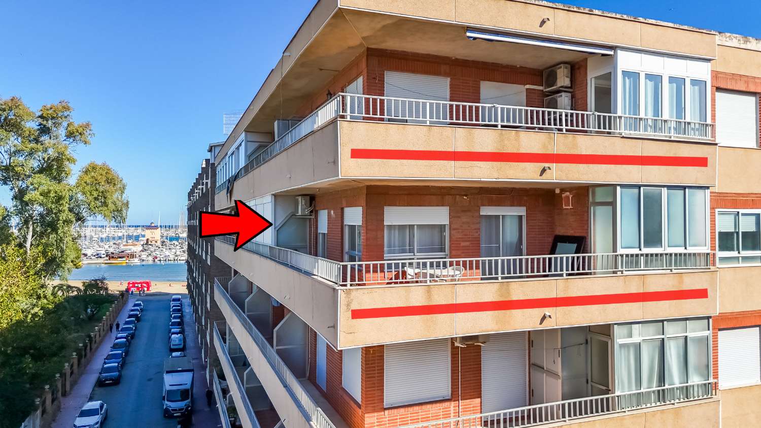 VIVIENDA REFORMADA A 50 M DE LA PLAYA DEL ACEQUIÓN: LUZ, AMPLITUD Y TERRAZA CON VISTAS AL MAR