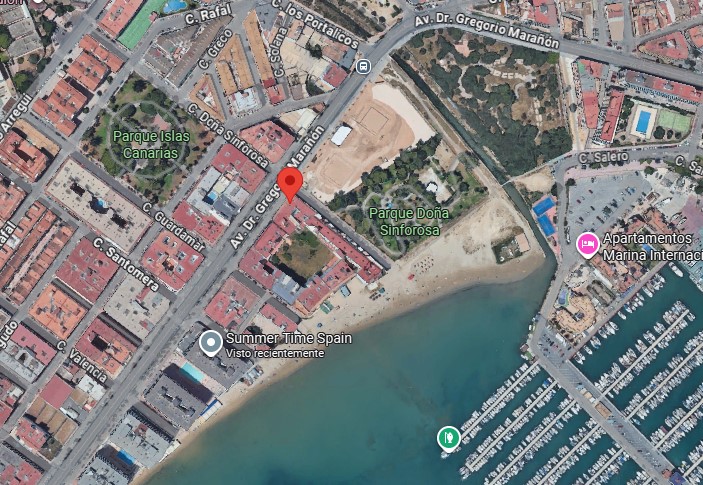 VIVIENDA REFORMADA A 50 M DE LA PLAYA DEL ACEQUIÓN: LUZ, AMPLITUD Y TERRAZA CON VISTAS AL MAR