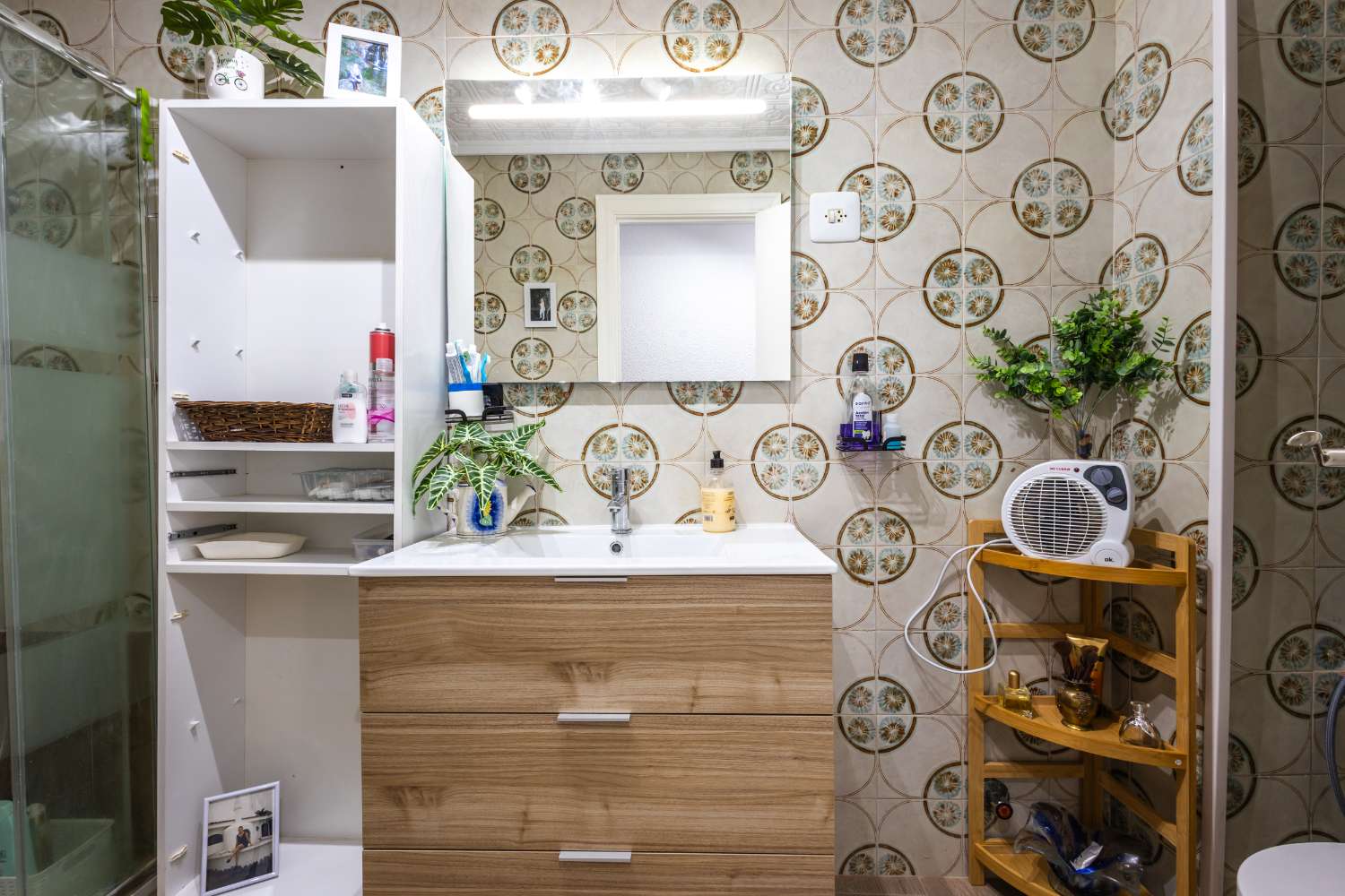 VIVIENDA REFORMADA A 50 M DE LA PLAYA DEL ACEQUIÓN: LUZ, AMPLITUD Y TERRAZA CON VISTAS AL MAR