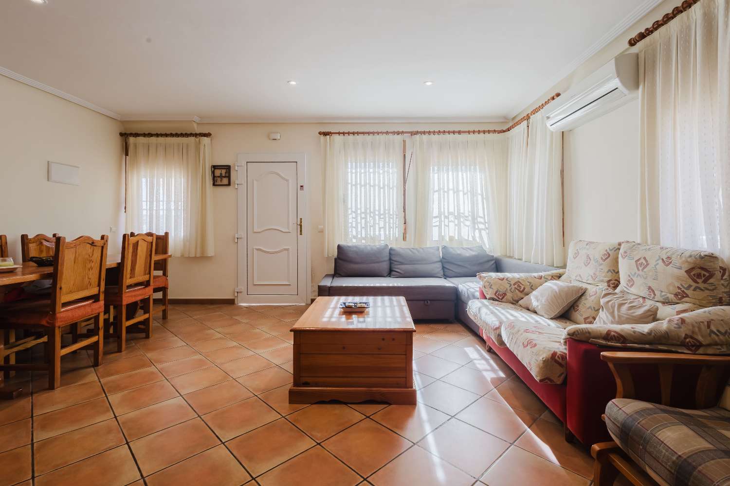 BUNGALOW A 50 METROS DEL MAR CON JARDÍN PRIVADO Y GARAJE EN LA MATA