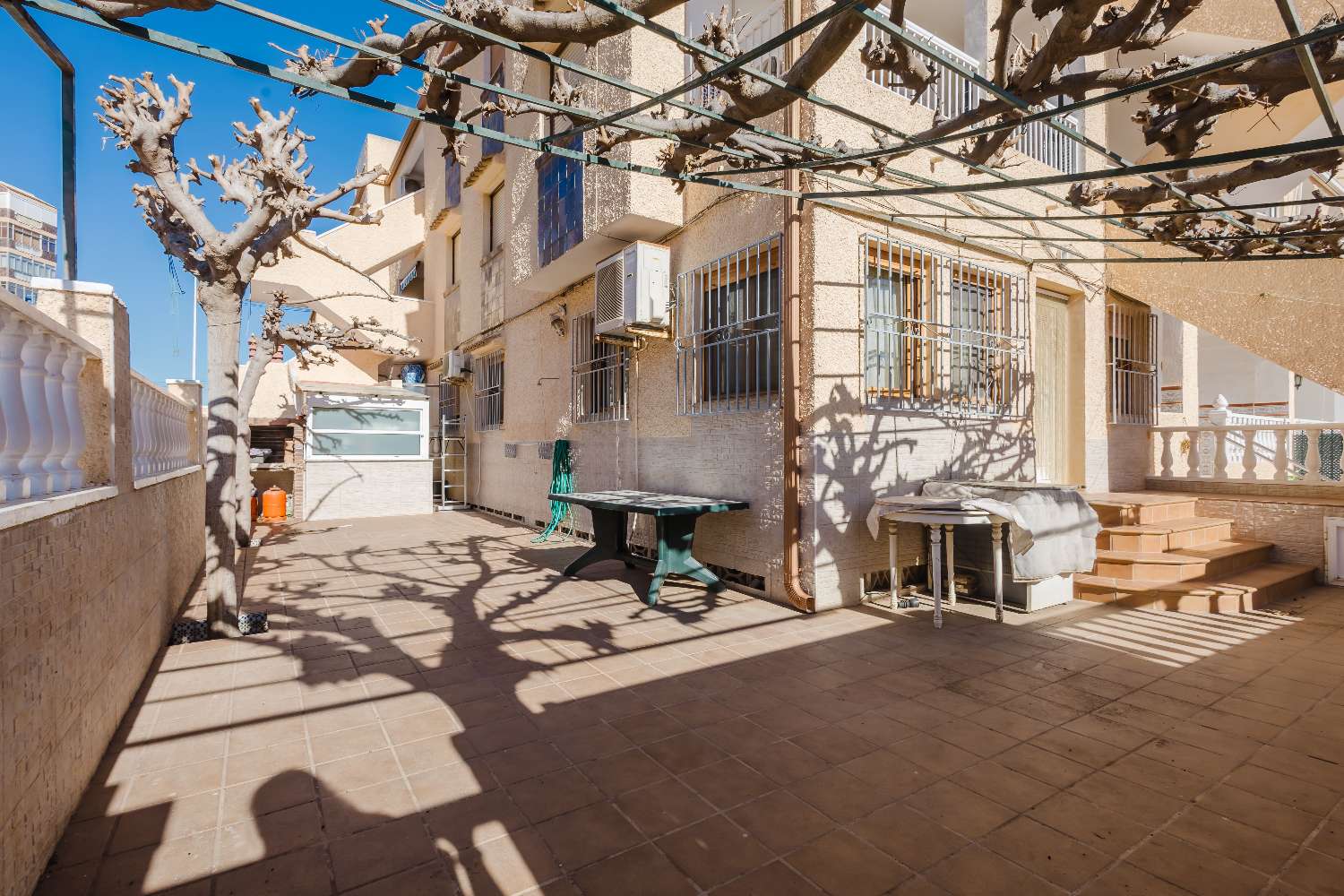 BUNGALOW A 50 METROS DEL MAR CON JARDÍN PRIVADO Y GARAJE EN LA MATA