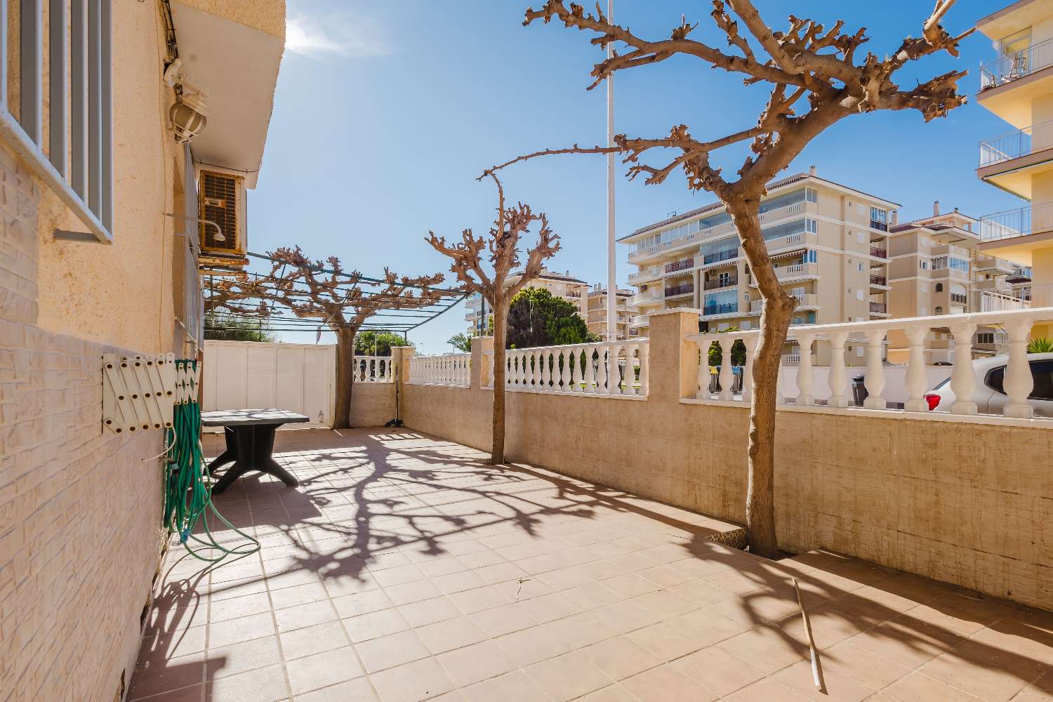 BUNGALOW A 50 METROS DEL MAR CON JARDÍN PRIVADO Y GARAJE EN LA MATA