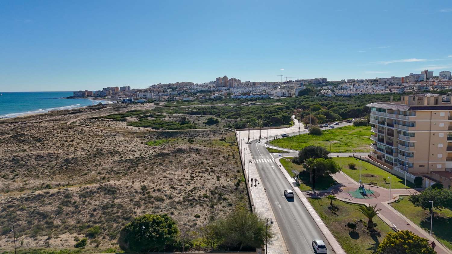 BUNGALOW A 50 METROS DEL MAR CON JARDÍN PRIVADO Y GARAJE EN LA MATA