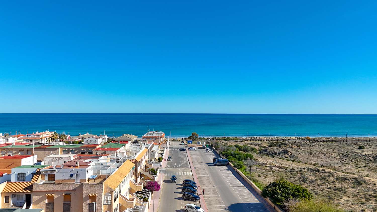 BUNGALOW A 50 METROS DEL MAR CON JARDÍN PRIVADO Y GARAJE EN LA MATA