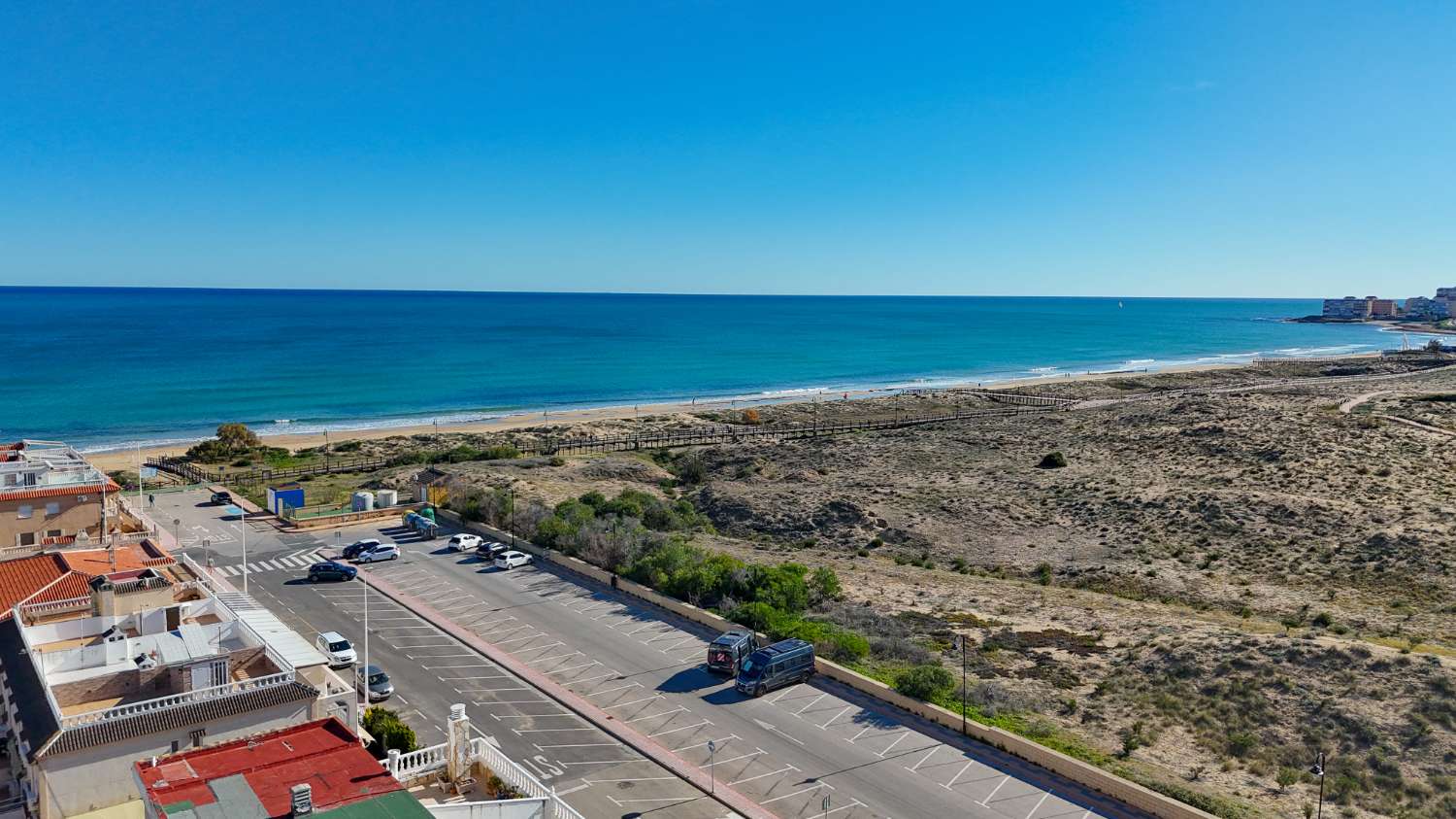 BUNGALOW A 50 METROS DEL MAR CON JARDÍN PRIVADO Y GARAJE EN LA MATA
