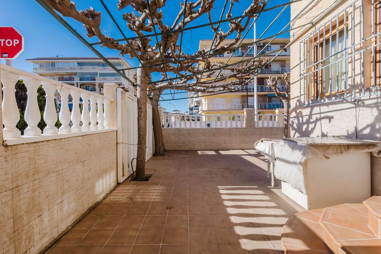 BUNGALOW A 50 METROS DEL MAR CON JARDÍN PRIVADO Y GARAJE EN LA MATA
