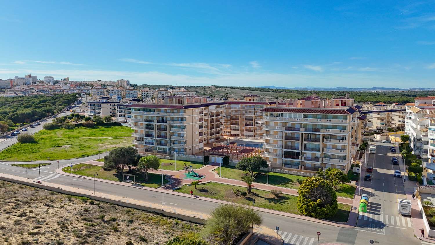 BUNGALOW A 50 METROS DEL MAR CON JARDÍN PRIVADO Y GARAJE EN LA MATA