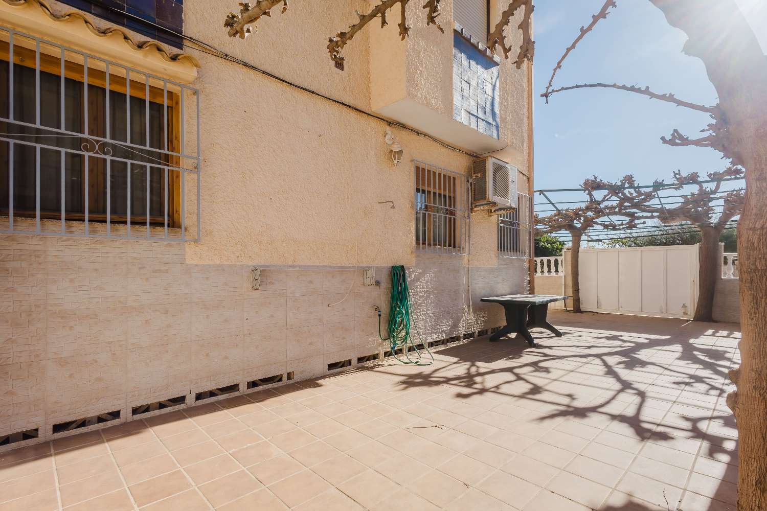 BUNGALOW A 50 METROS DEL MAR CON JARDÍN PRIVADO Y GARAJE EN LA MATA