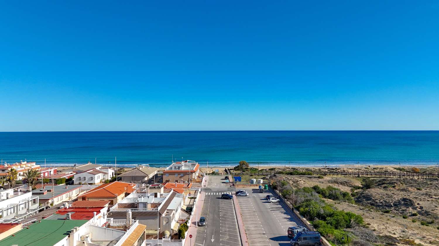 BUNGALOW A 50 METROS DEL MAR CON JARDÍN PRIVADO Y GARAJE EN LA MATA