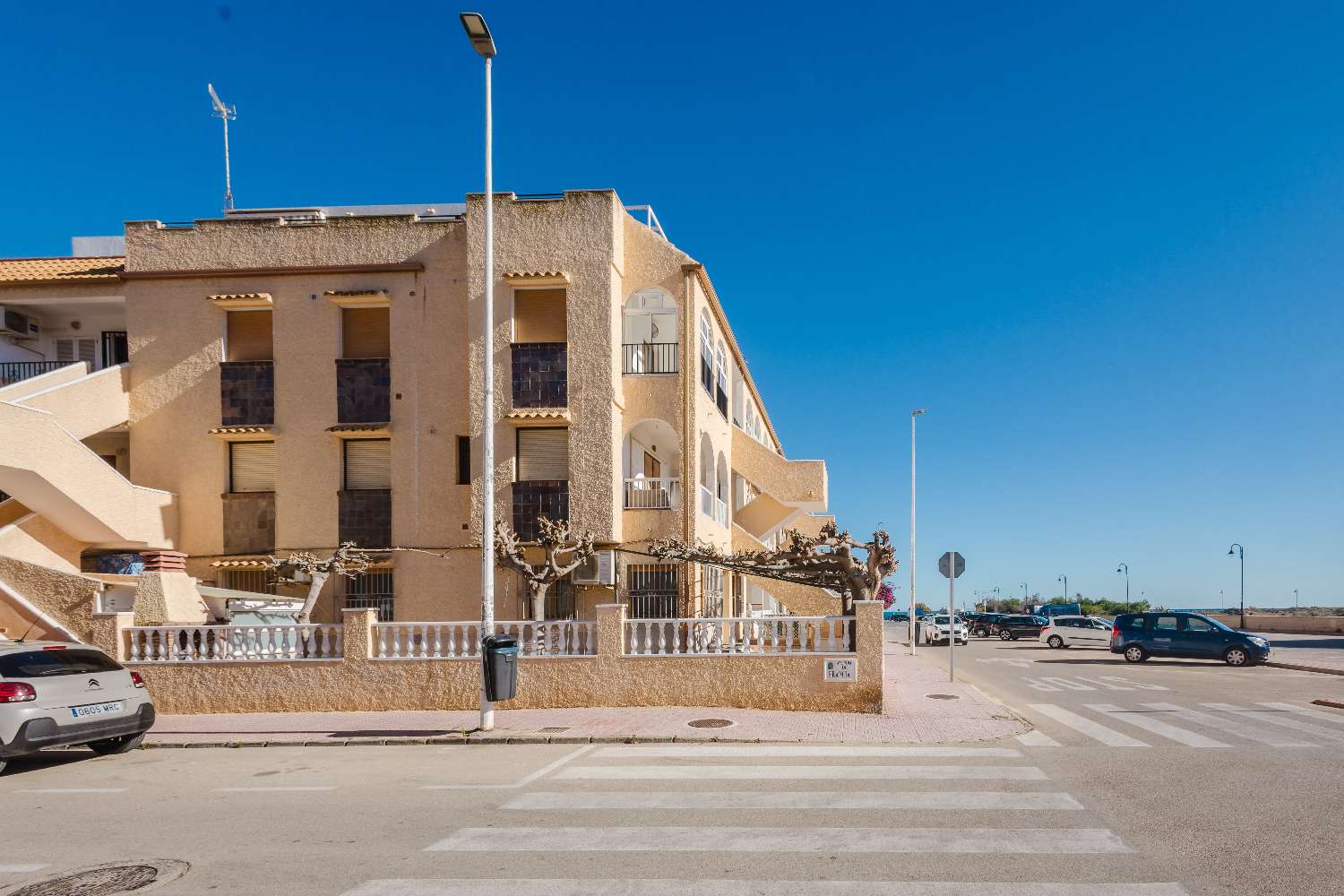 BUNGALOW A 50 METROS DEL MAR CON JARDÍN PRIVADO Y GARAJE EN LA MATA