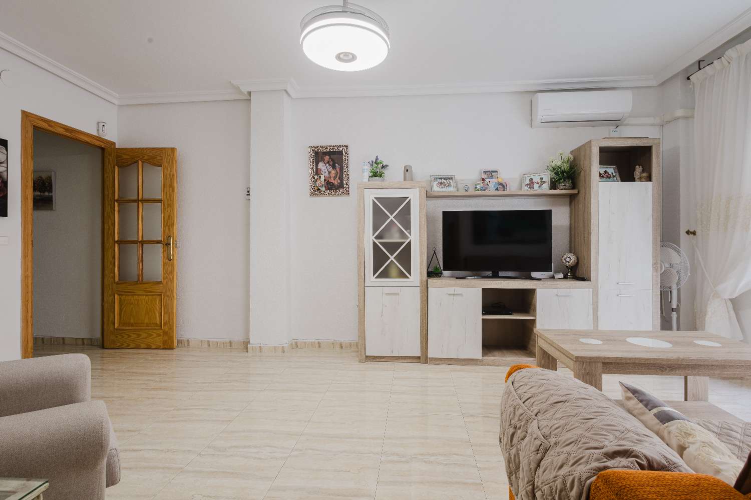 APARTAMENTO CON VISTAS AL MAR Y ORIENTACIÓN SUR EN TORREVIEJA