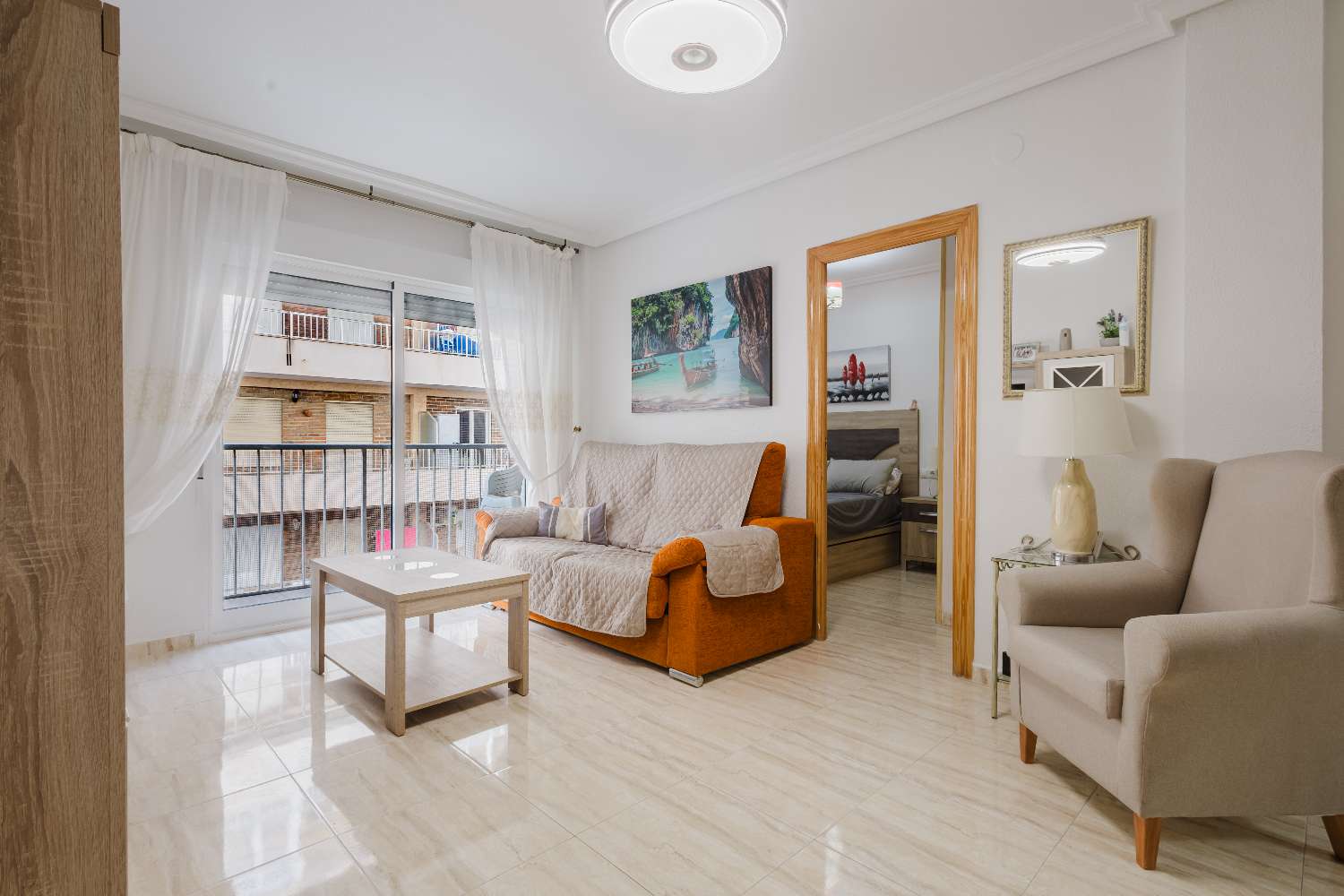 APARTAMENTO CON VISTAS AL MAR Y ORIENTACIÓN SUR EN TORREVIEJA