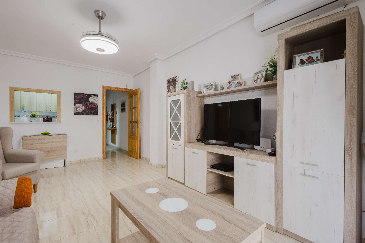 APARTAMENTO CON VISTAS AL MAR Y ORIENTACIÓN SUR EN TORREVIEJA