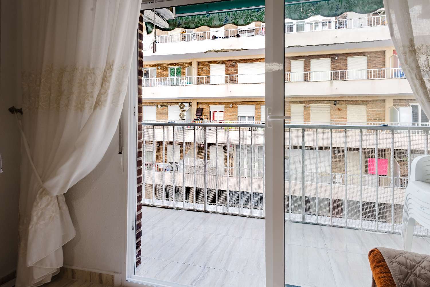 APARTAMENTO CON VISTAS AL MAR Y ORIENTACIÓN SUR EN TORREVIEJA